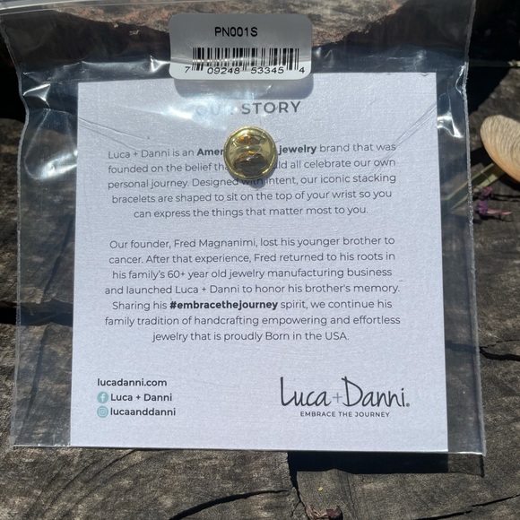 Luca + Dani Flying Peace Dove Olive Branch Silver over Brass Tac Pin - Picture 3 of 5